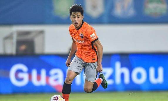 戴伟浚助深足连胜李章洙仍有不满:他体能还有欠缺